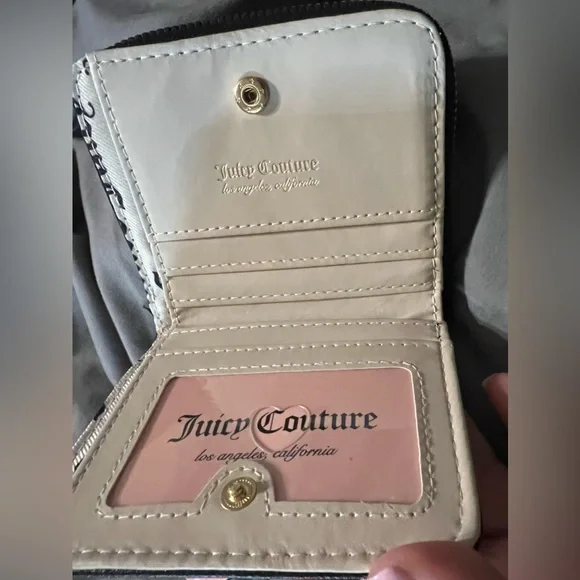 Juicy Couture Small Zip Around Wallet NWT - Picture 2 of 3